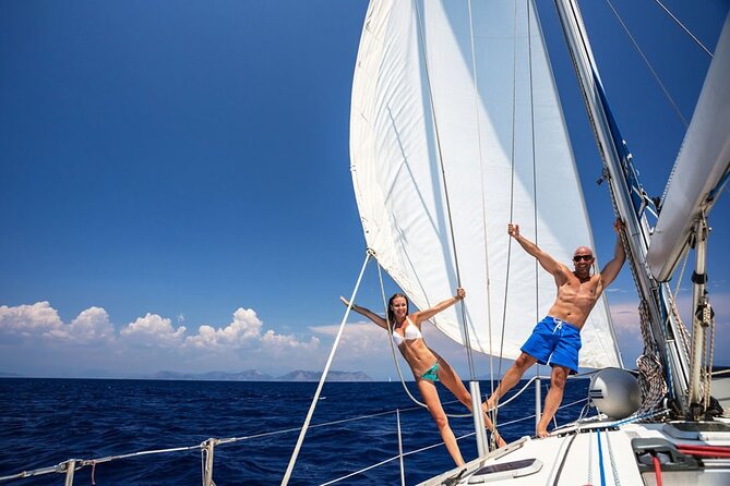 Santorini: Private Sailing Yacht Cruise with Meal and Drinks - Thirassia lunch at a private traditional tavern