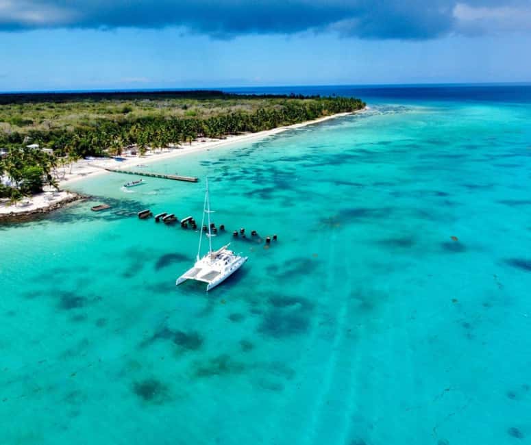 Saona island - Small group tour - Luxury catamaran - The return sail along Saona’s coast