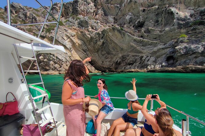 Sesimbra: Private Yacht tour in Arrábida Secret Beaches and Bays - Dolphins, marine life, and what you may see