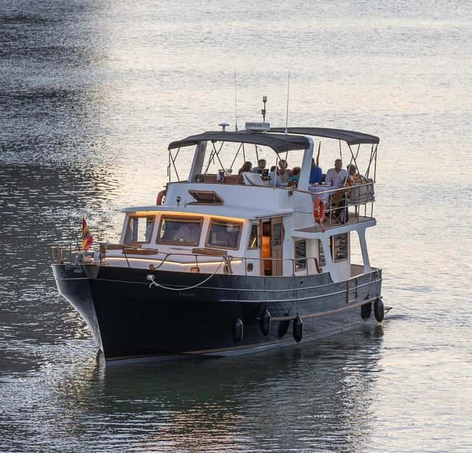 Seville: Flamenco life music Yacht Cruise, Tapas & Drinks - What happens once the yacht leaves the dock
