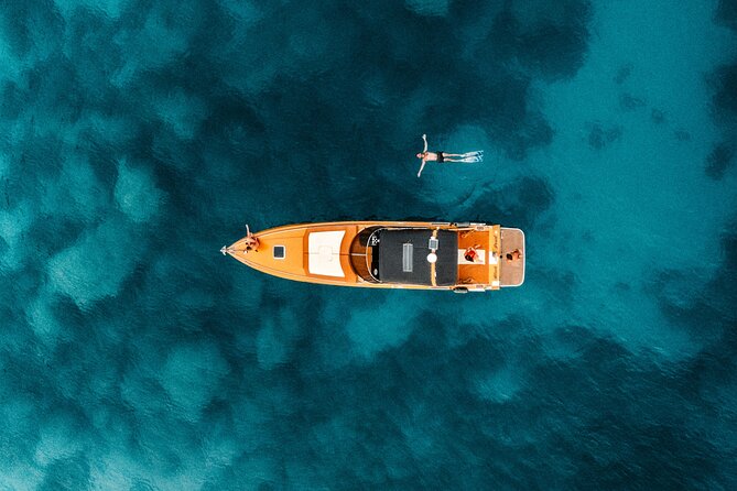 Shipwreck and Blue Caves Yacht Tour - Captains who shape the day