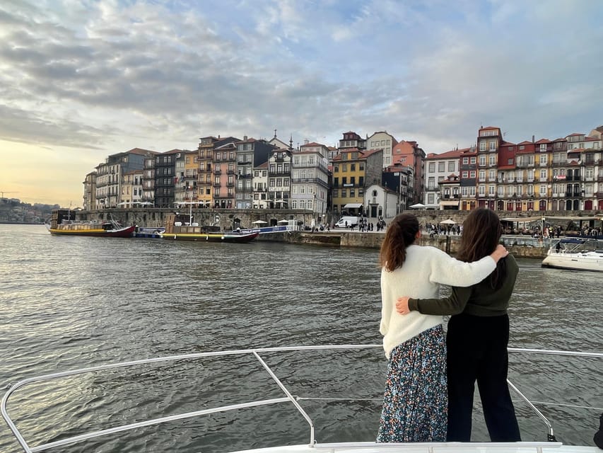 Six bridges yacht cruise on the Douro River in Porto - Marina da Afurada and the first look at Gaia