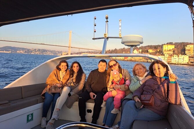 Skip line Old Town tour with Bosphorus Yacht Ride - Two hours between Europe and Asia