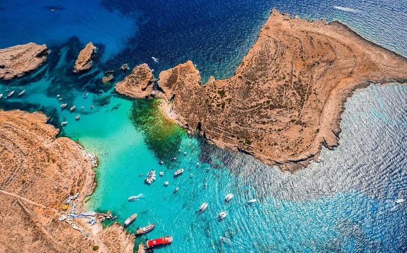Sliema: Gozo/Comino Blue Lagoon Gulet Cruise w/ Lunch+Drinks - The optional speedboat to the caves