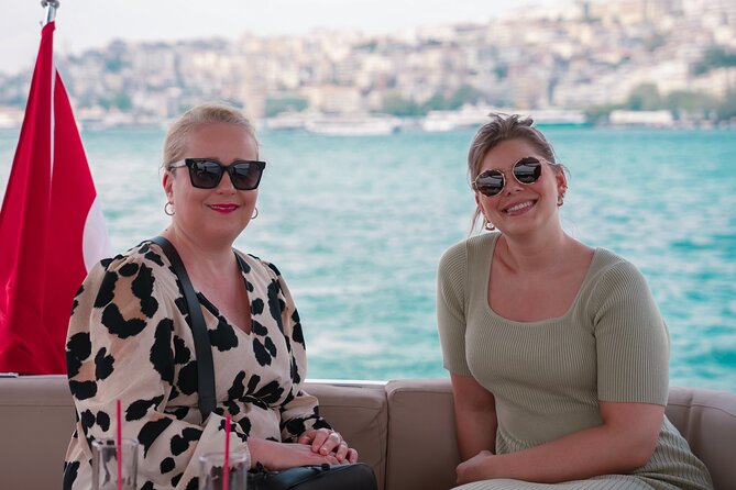 Small-Group 2 Hours Bosphorus Luxury Yacht Cruise in Istanbul - Palaces, bridges, and Istanbul’s royal waterfront
