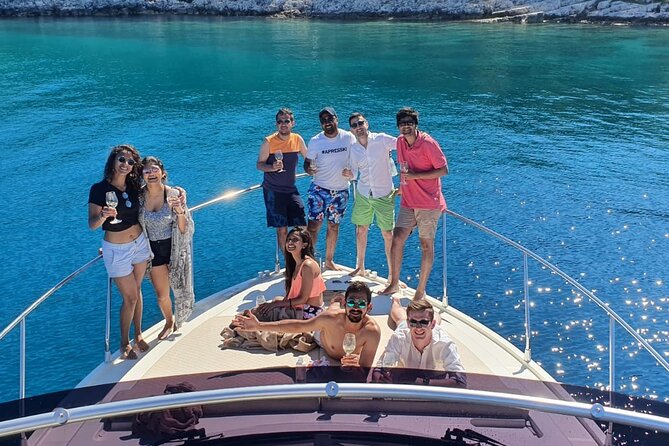 Small group tour by premium yacht to Elaphite Islands - What the crew and boat add
