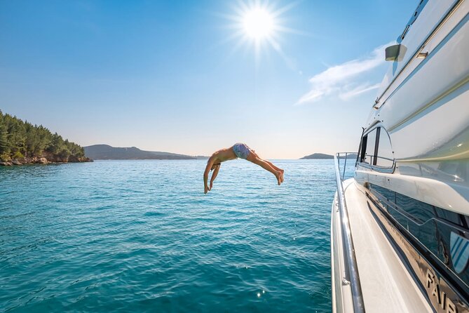 Small group tour by premium yacht to Elaphite Islands - Pickup in Dubrovnik and the start of the day