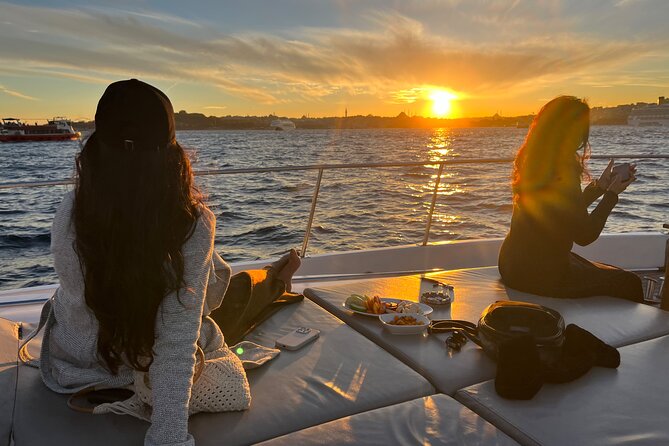 Small Group Yacht Tour With Unlimited Wine, Fruits & Mixed Nuts - Why a small yacht is a good way to see Istanbul