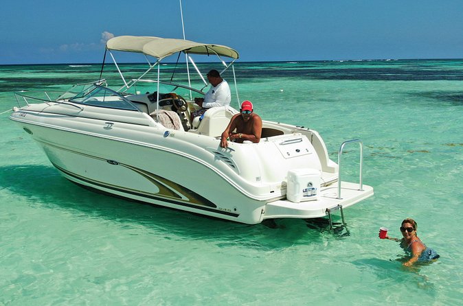 Snorkel & Sandbar on Private Searay Yacht 25ft in Cap Cana Marina ,Punta Cana - The value of $680 for up to five people