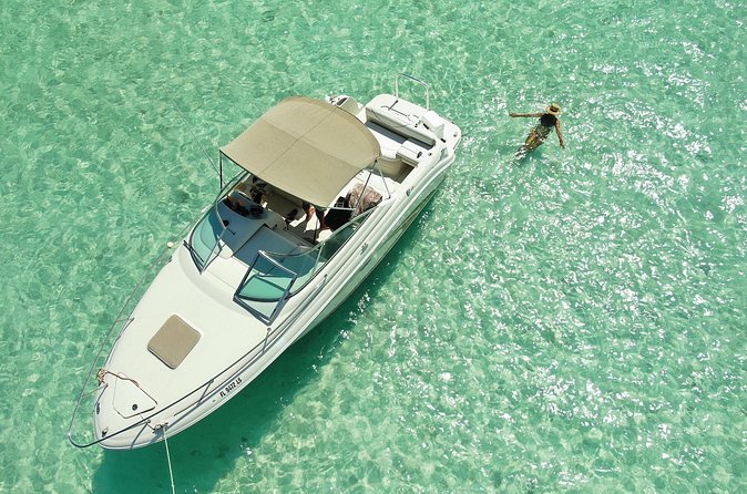Snorkel & Sandbar on Private Searay Yacht 25ft in Cap Cana Marina ,Punta Cana - Who will enjoy this Sea Ray charter