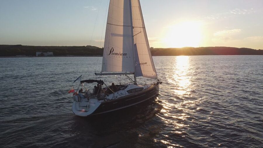 Sopot: Sunset Yacht Cruise with Welcome Drink - The yacht, seating, and weather