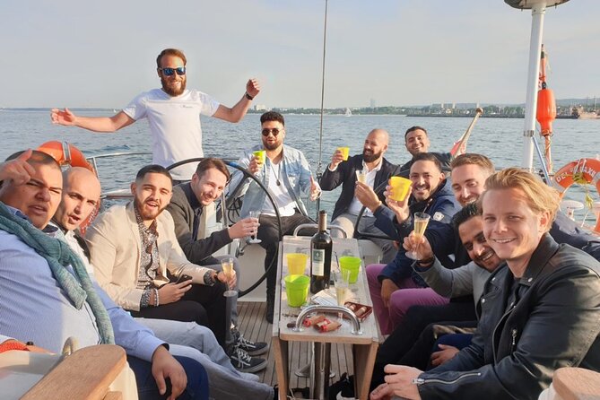 Sopot: Yacht Cruise Around the Bay with Welcome Drink - Setting out from Sopot Pier