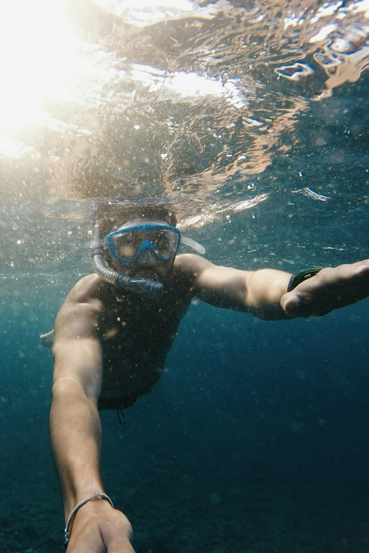 Sorrento: Capri and Blue Grotto Yacht Tour with Snorkeling - What the yacht setup means for you