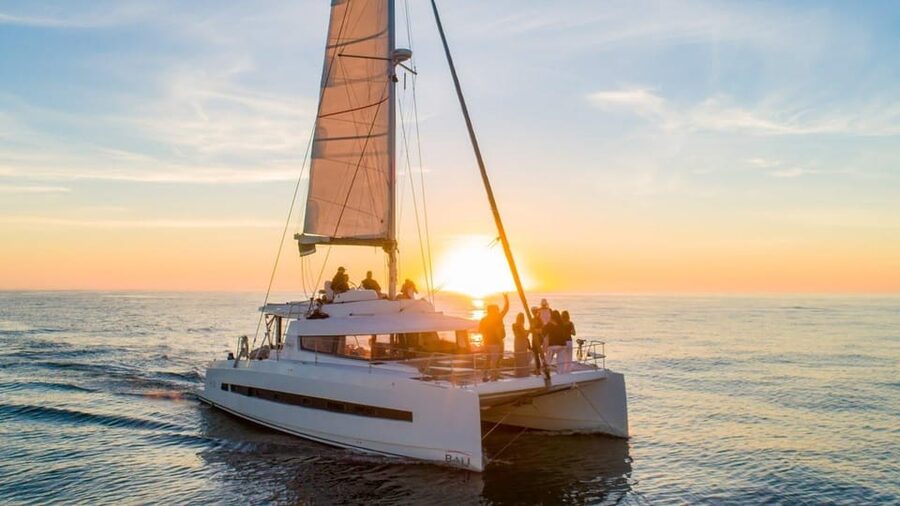 St. Paul's Bay: Half-Day Luxury Catamaran Tour with Drinks - Santa Maria Caves from the water
