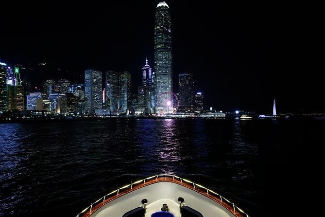 STARLIGHT: Victoria Harbour Night Yacht Tour - The small comforts that shape the outing