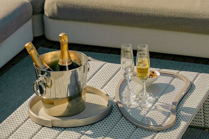 Sunseeker Superyacht: VIP Dining, Premium Drinks & Music - The route links Palm Jumeirah and Dubai’s famous skyline