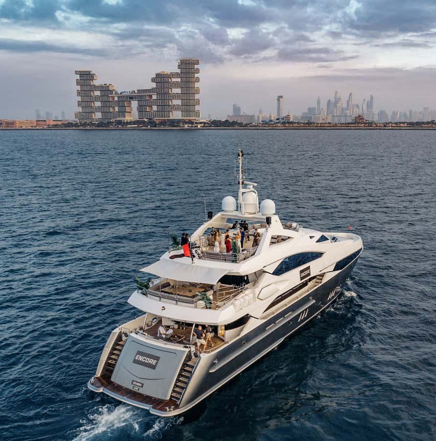 Sunseeker Superyacht: VIP Dinner, Premium Drinks& Live Music - Key points before you book