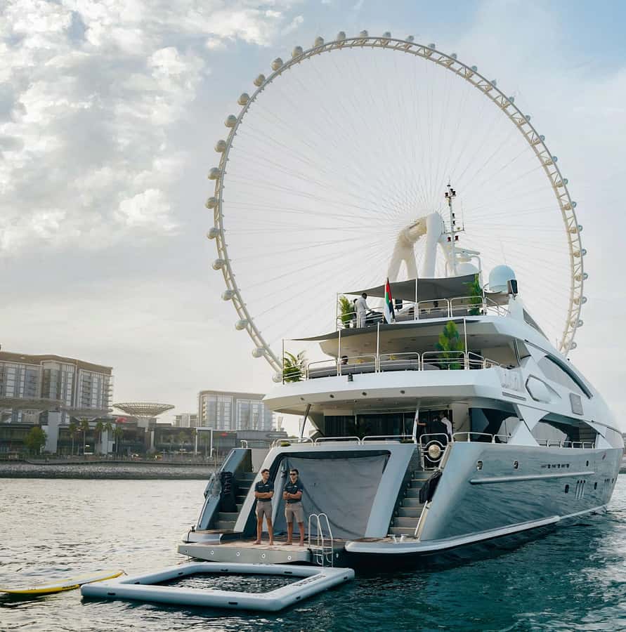 Sunseeker Superyacht: VIP Dinner, Premium Drinks& Live Music - Boarding at Dubai Harbour
