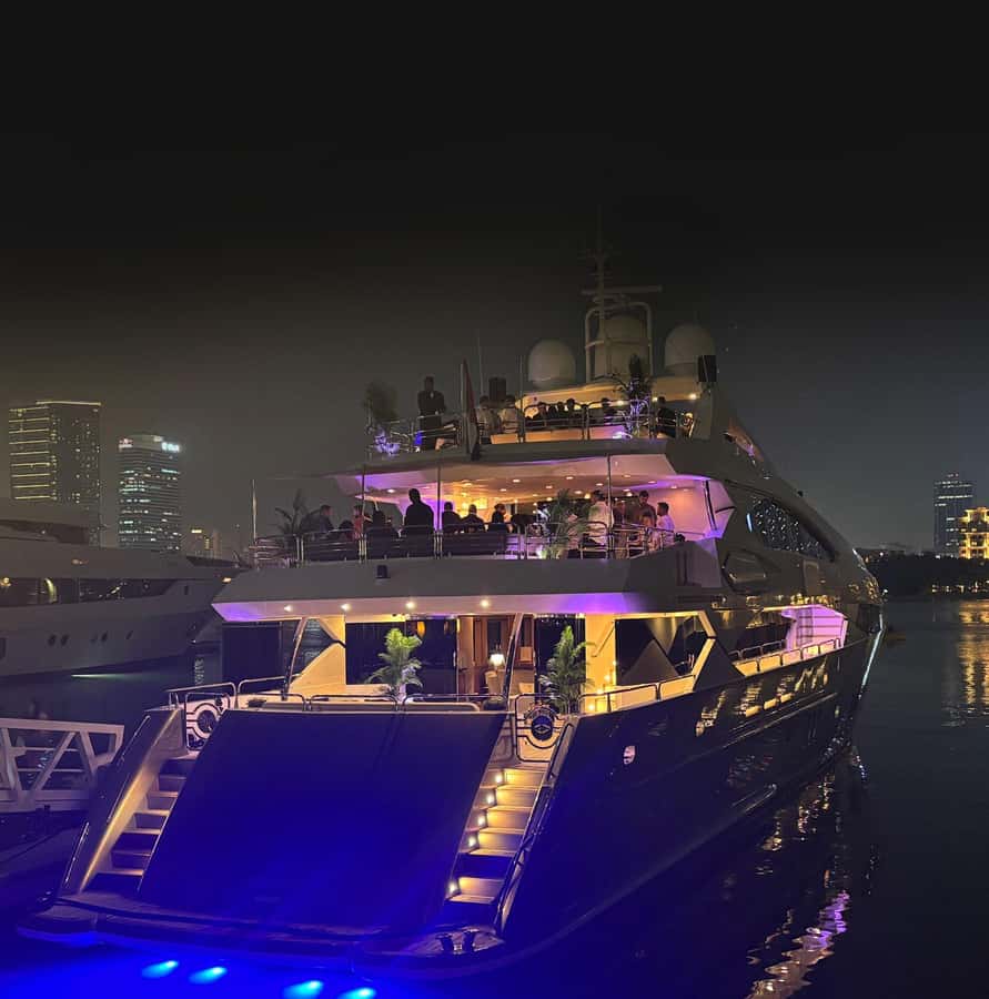 Sunseeker Superyacht: VIP Dinner, Premium Drinks& Live Music - Live DJ, saxophone, and the changing mood on board