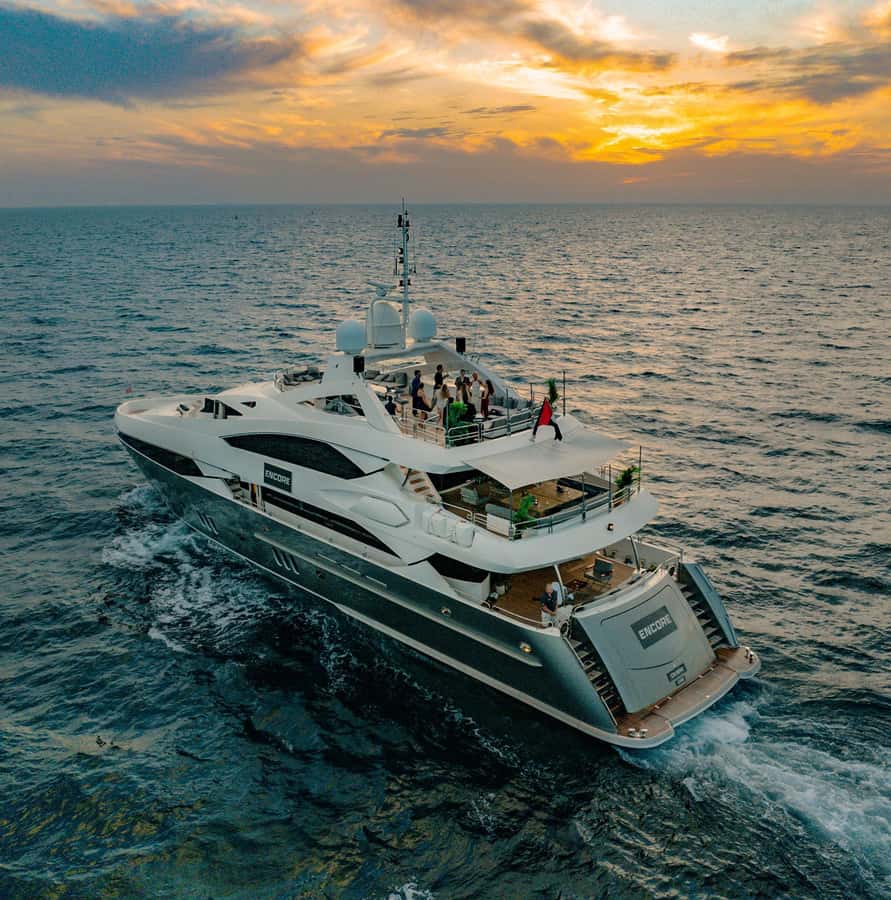 Sunseeker Superyacht: VIP Dinner, Premium Drinks& Live Music - The daytime swimming stop