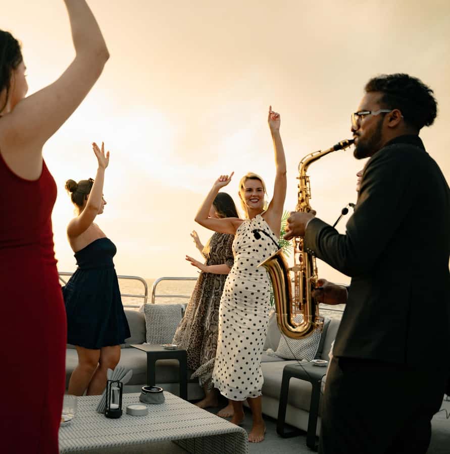 Sunseeker Superyacht: VIP Dinner, Premium Drinks& Live Music - Practical fit, clothing, and booking details