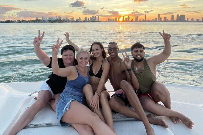 Sunset and Night Cruise of the Miami Bay Skyline on a Yacht - Who will enjoy this yacht cruise most