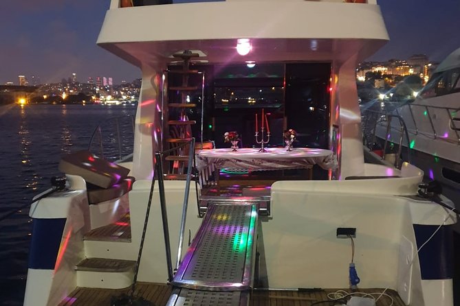 Sunset Cruise on Luxury Yacht in Istanbul Bosphorus - What the private yacht format changes