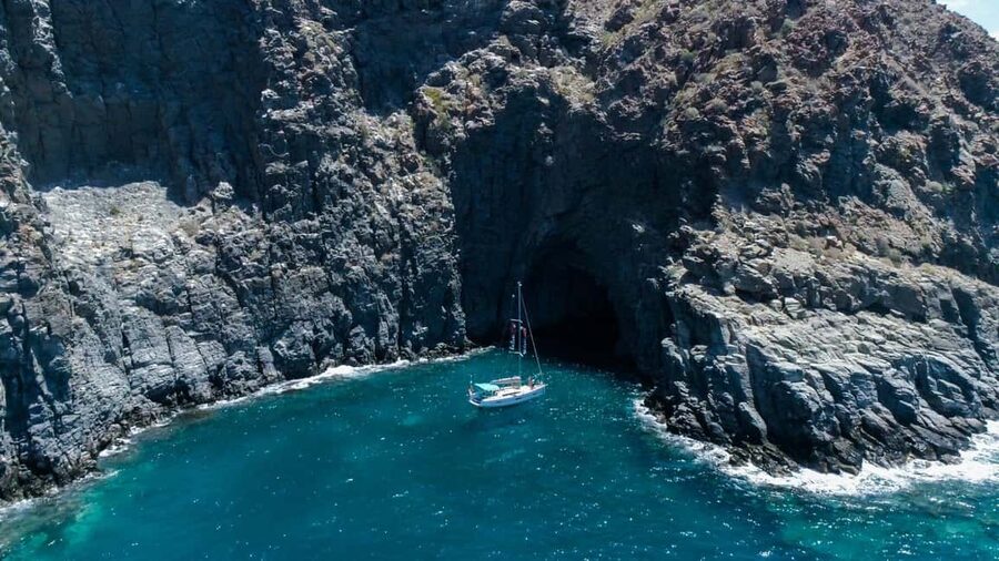 Tenerife: Ocean Pack Jet Ski and Yacht Whale Watching - Puerto Colón and the three-hour search for marine life