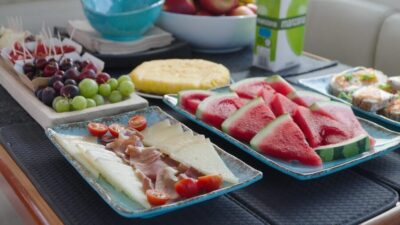 Tenerife: Shared Yacht Cruise with Champagne and Tapas