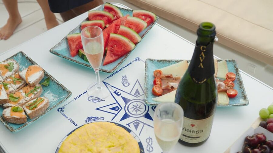 Tenerife: Shared Yacht Cruise with Champagne and Tapas - The crew and the feel of the boat