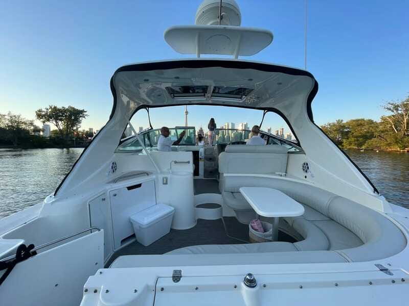 Toronto: Private Luxury Yacht Sightseeing Cruise & Prosecco - Practical details that affect the day