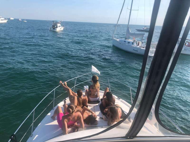 Toronto: Private Luxury Yacht Sightseeing Cruise & Prosecco - How much value do you get for $109?
