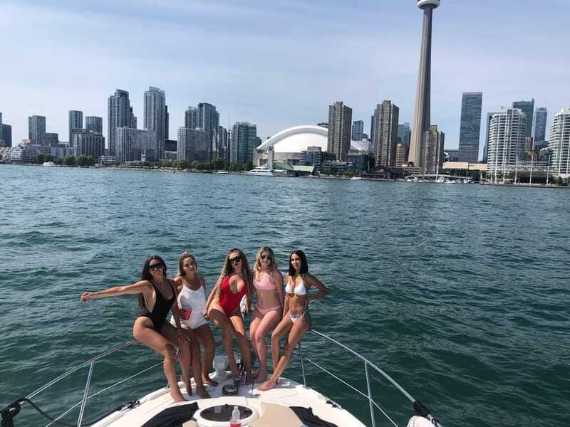 Toronto: Private Luxury Yacht Sightseeing Cruise & Prosecco - What you will see during the 45-minute route