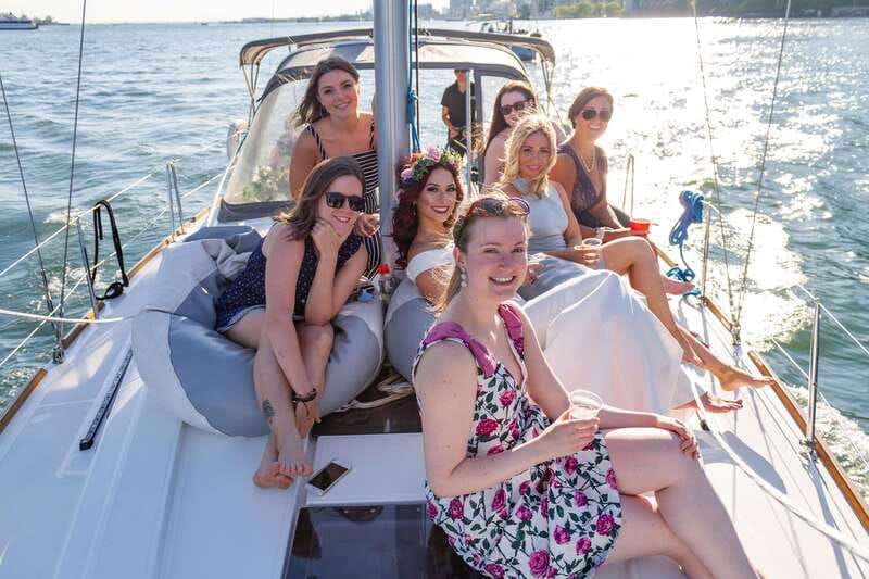 Toronto: Sailing Yacht Cruise of Toronto Harbor and Islands - The optional Lake Ontario swim