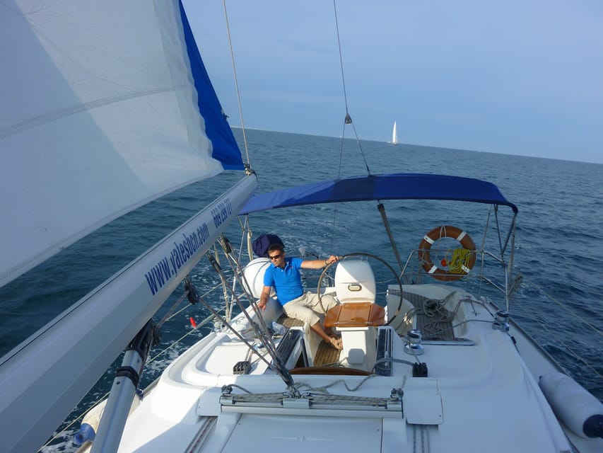 Two Hour Luxury Sailing Experience with Open Bar - Clothing, comfort, and practical preparation
