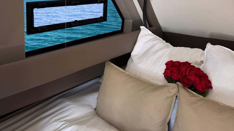 Valencia: Luxury boat ride with captain, drinks, and private bathroom - Key points before you book