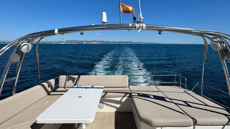 Valencia: Luxury boat ride with captain, drinks, and private bathroom - What the one-hour route includes