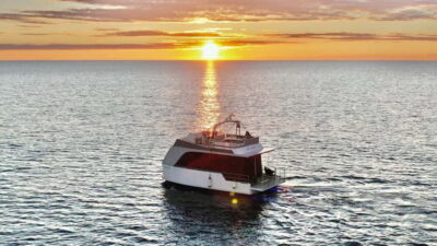 Valencia: Luxury boat ride with captain, drinks, and private bathroom