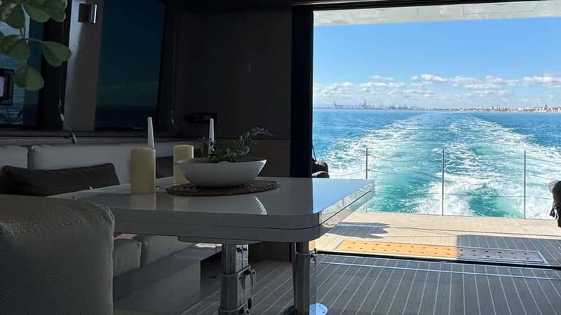 Valencia: Luxury boat ride with captain, drinks, and private bathroom - The value of $353 for up to 10 people