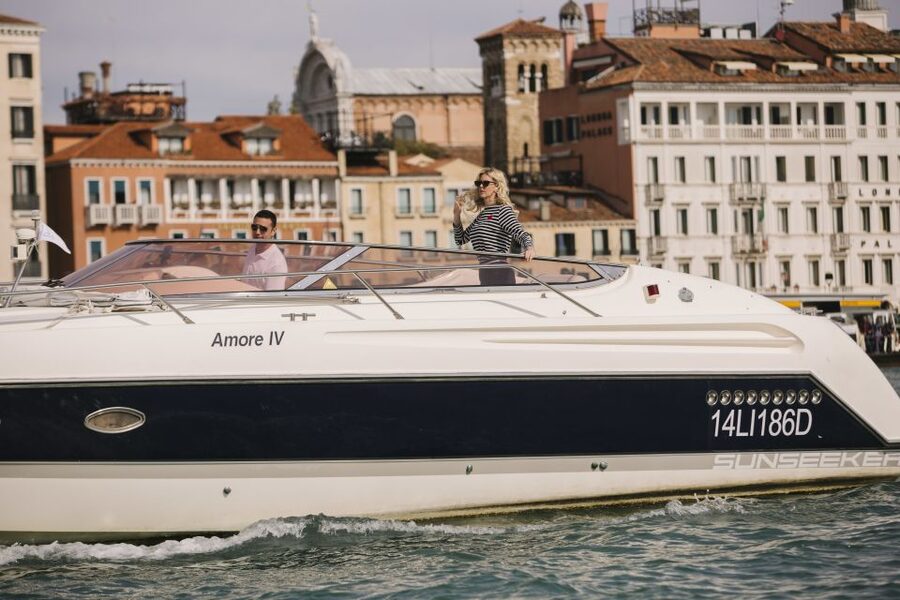 Venice: Sunset Yacht Experience - Sailing through the southern Venetian Lagoon