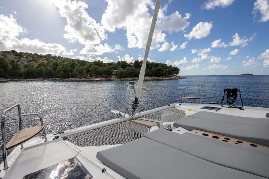 Vilamoura: Algarve Half-Day Private Catamaran Charter - The coastal cruise and its cave views