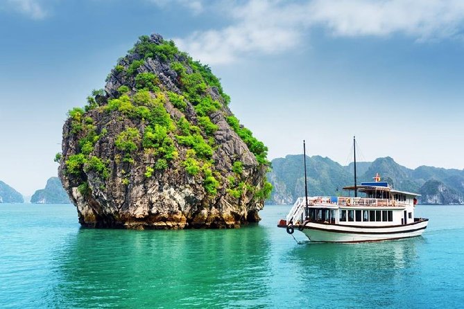 VIP Ha Long Bay 6 hour FUJI cruise with latest luxury cruise ship + limousine + highway + dinner for Japanese only - Seafood lunch with a view