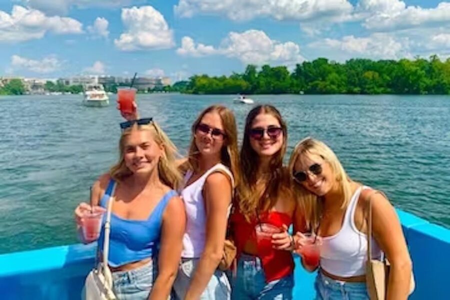 Washington, DC: Potomac River Yacht Cruise with Open Bar - Daylight, Sunset, or Illuminated Monuments