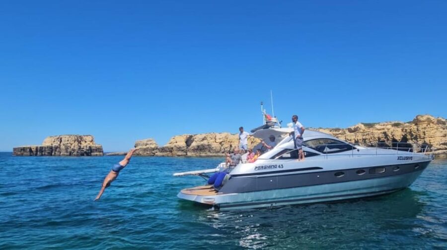 Xclusive Luxury Yacht Albufeira - A crew that handles the small details