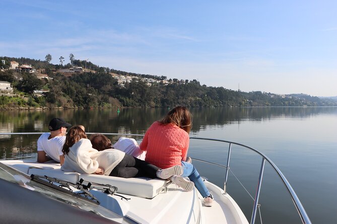 Yacht Cruise Excursion to 6 Bridges on the Douro - Passing beneath Luís I Bridge