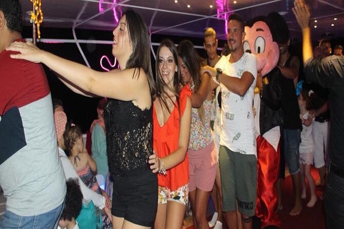 Yacht Cruise with Dinner & Oriental Show - What the yacht evening feels like