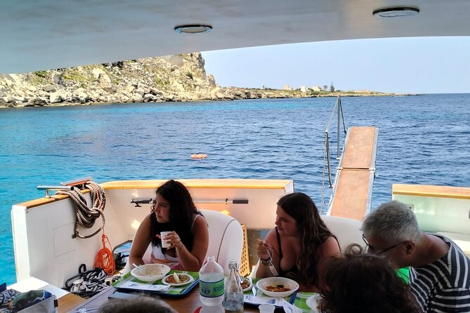 Yacht excursion Shalimar IV - Crew service and the boat’s atmosphere