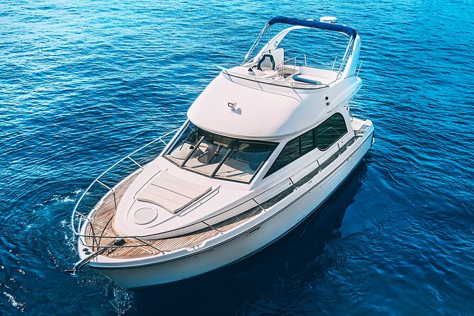 Yacht Meridian 40FT Best Private Rental in Cancun - A private yacht with room for up to 15