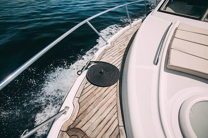 Yacht Meridian 40FT Best Private Rental in Cancun - Drinks, music, and the details to settle first