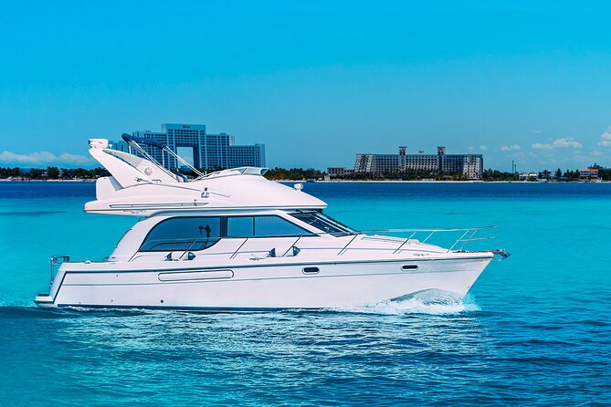 Yacht Meridian 40FT Best Private Rental in Cancun - Meeting at the marina in Cancun’s Hotel Zone